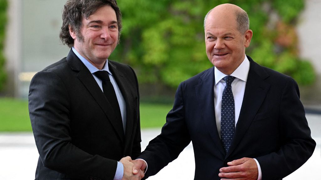 Milei se reunió en Berlín con en canciller Olaf Scholz, quien le sugirió "cuidar la cohesión social"