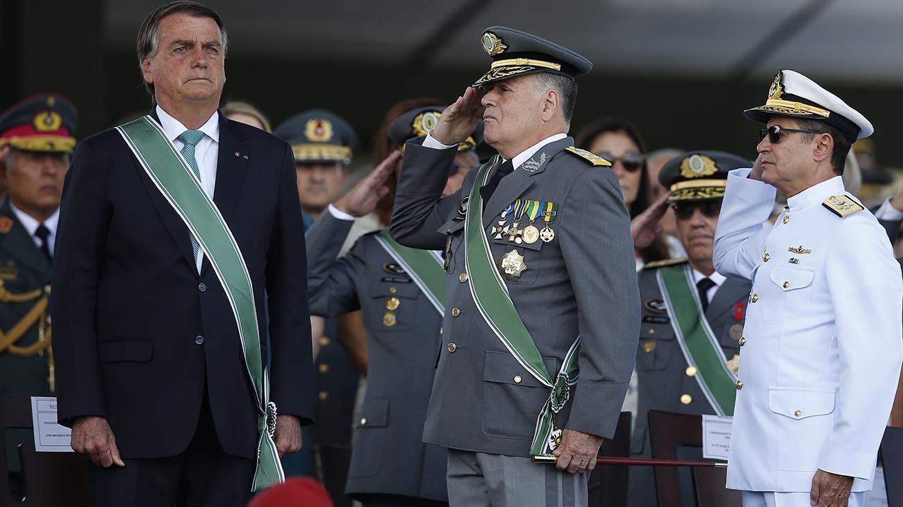 Jair Bolsonaro, aislado: su "enemigo" Alexandre de Moraes le arrebató el apoyo de los militares