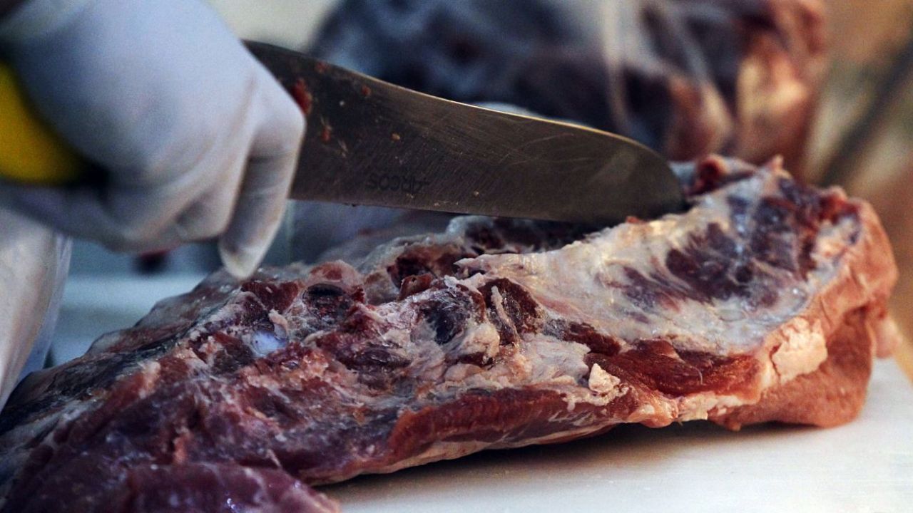 En 2021, la carne aumentó seis veces más que las frutas y las verduras