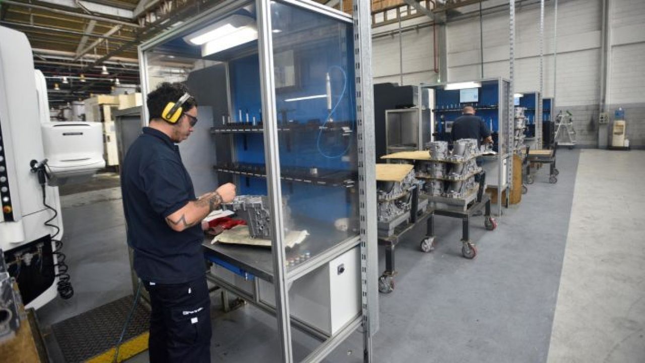 Las Pymes ajustaron sus precios a un dólar entre el oficial y el paralelo