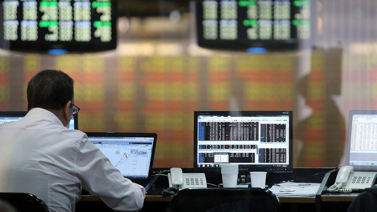 La Bolsa porteña marcó un nuevo récord y el dólar cerró abajo de los $45