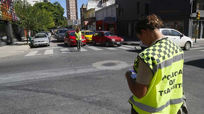 Suben las multas en Córdoba: circular sin ITV cuesta $145.920, cómo quedan las infracciones más caras
