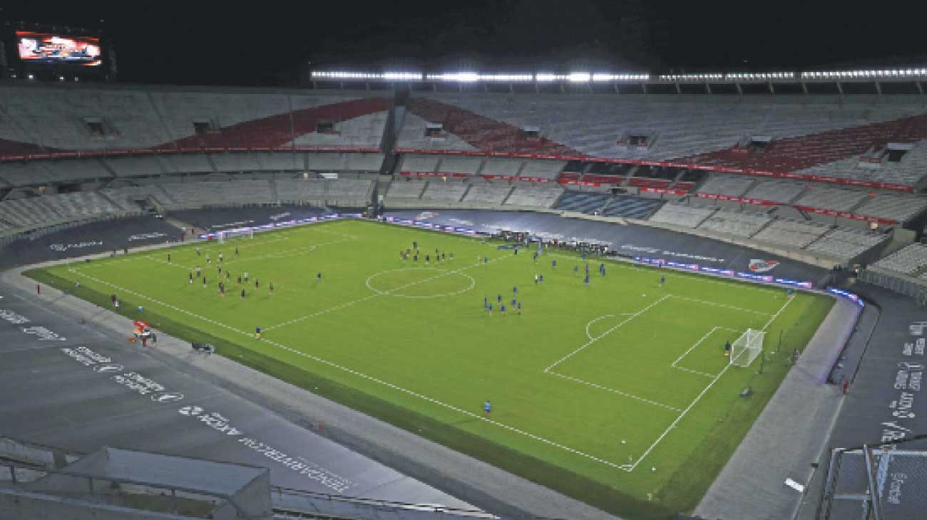 La vuelta del público a los estadios: más lejos que cerca