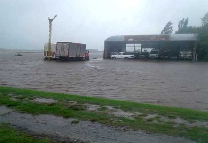 Diez ciudades de Santa Fe, jaqueadas por las inundaciones: 380 evacuados