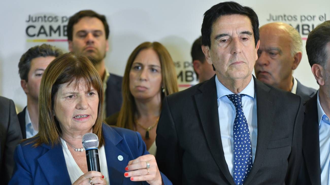"La sociedad ya decidió por la bimonetariedad": Melconian presentó a su staff económico