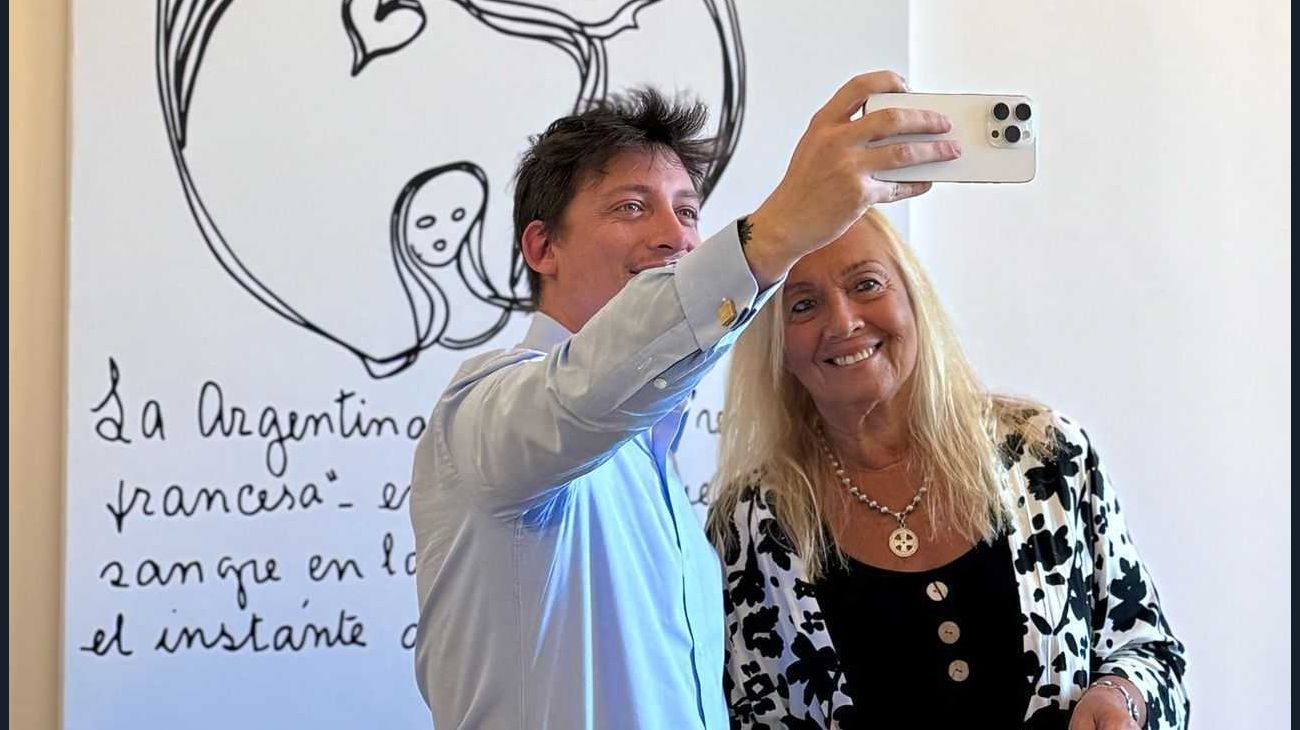 La "preocupación" por la Cruz Orlada: la sobrina nieta del "Nostradamus argentino" se juntó con Santiago Caputo