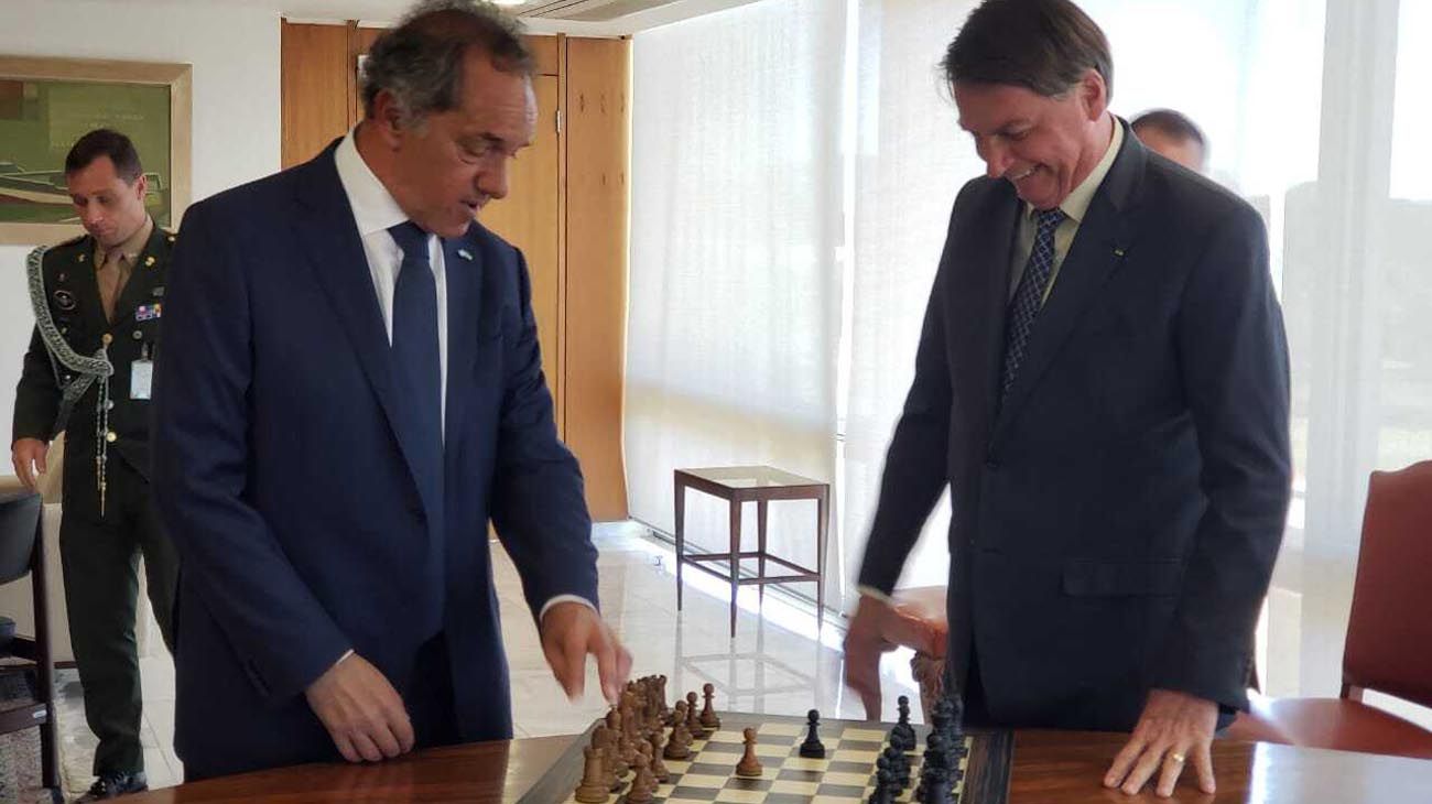 Scioli le presentó las cartas credenciales a Bolsonaro