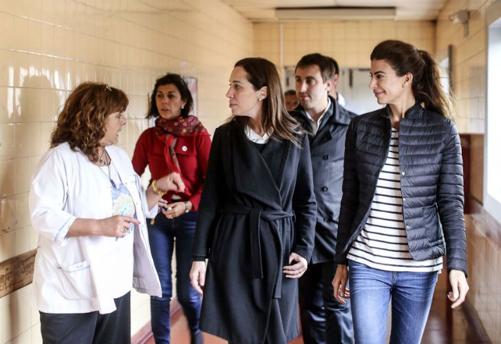 Juliana Awada dejó de lado el perfil bajo y se mostró en campaña con Vidal