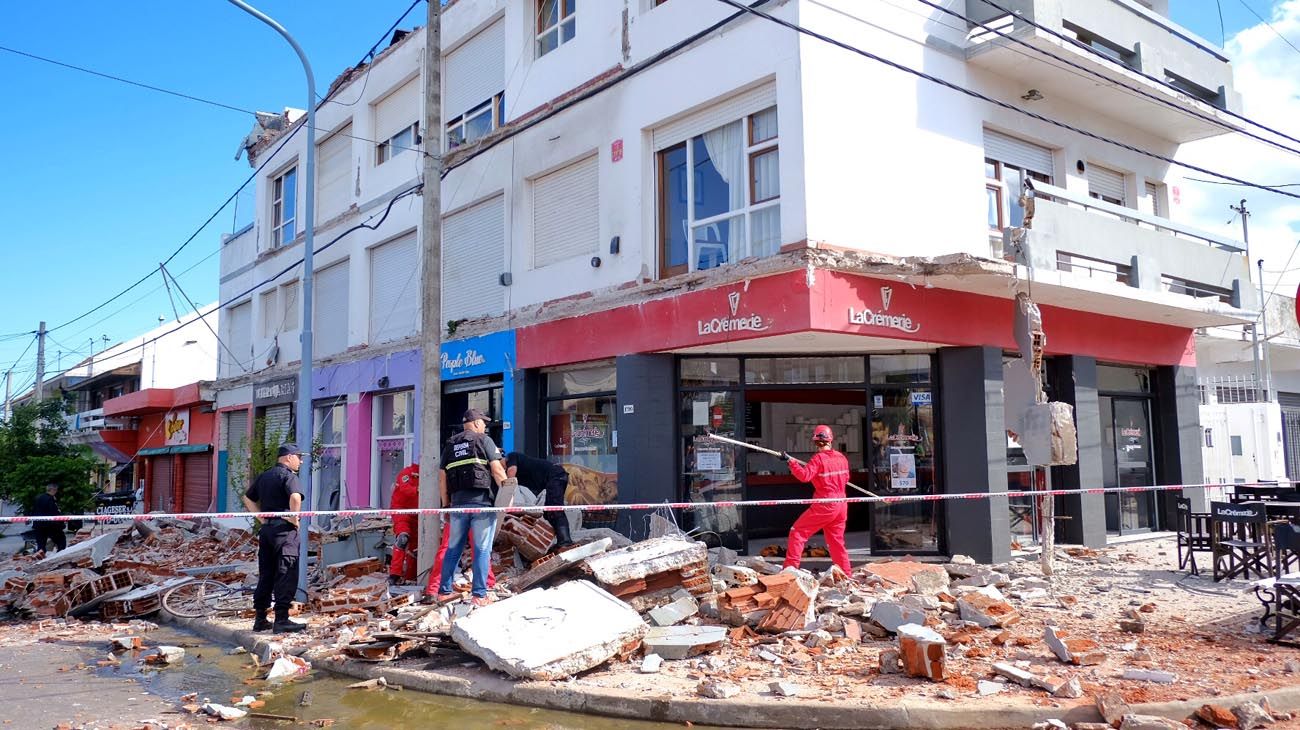 Una mujer y su hija murieron al derrumbarse tres balcones