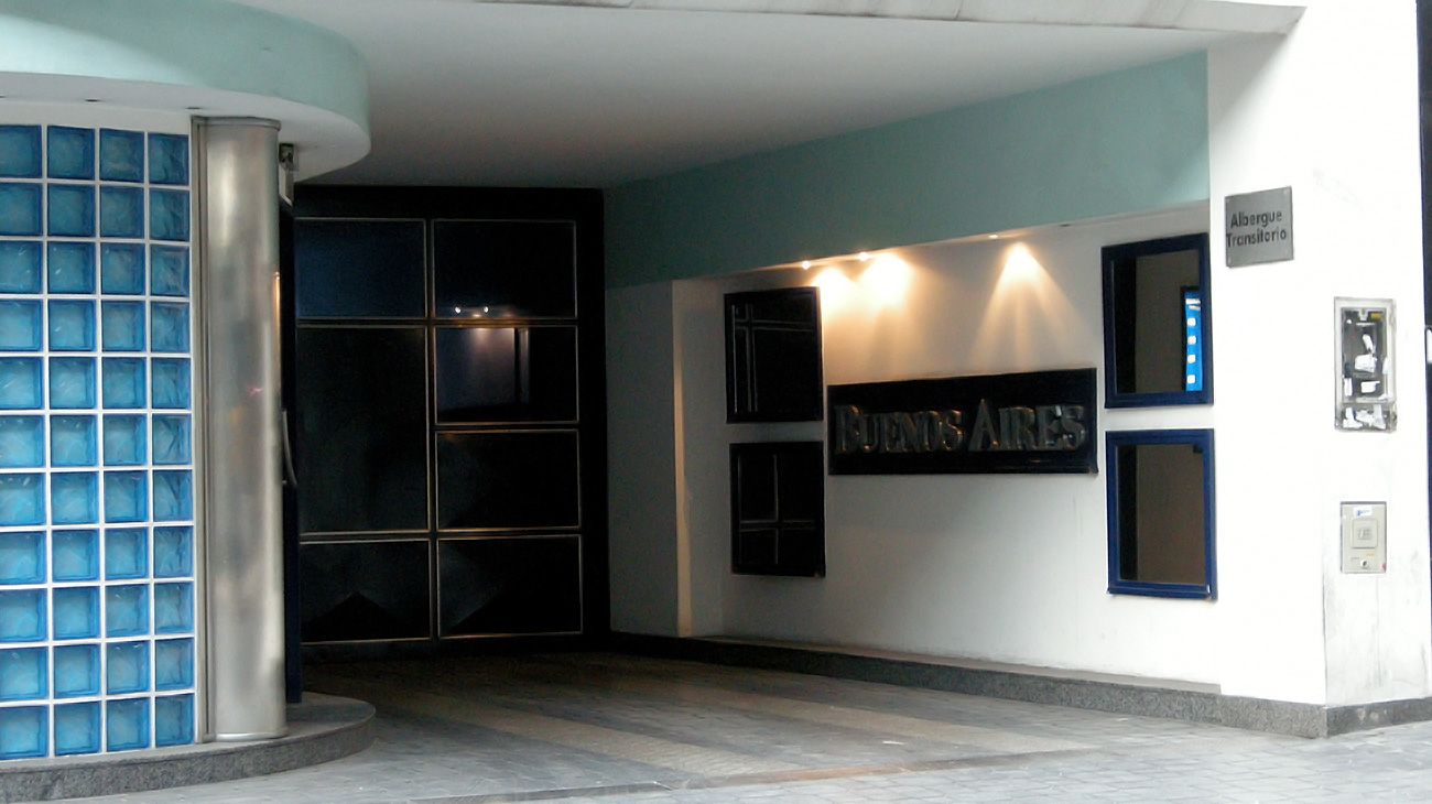 Quieren permitir tríos y swingers en los hoteles alojamientos porteños
