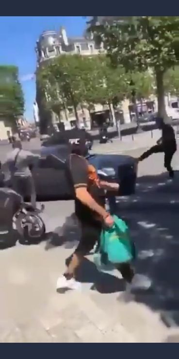 París: un conductor atropelló a dos peatones y un motociclista, y chocó una Ferrari