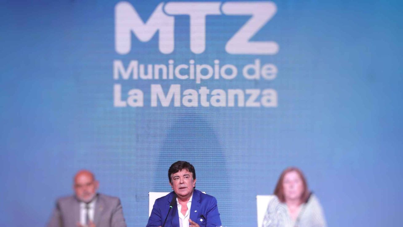 Fernando Espinoza criticó duramente al presidente Javier Milei