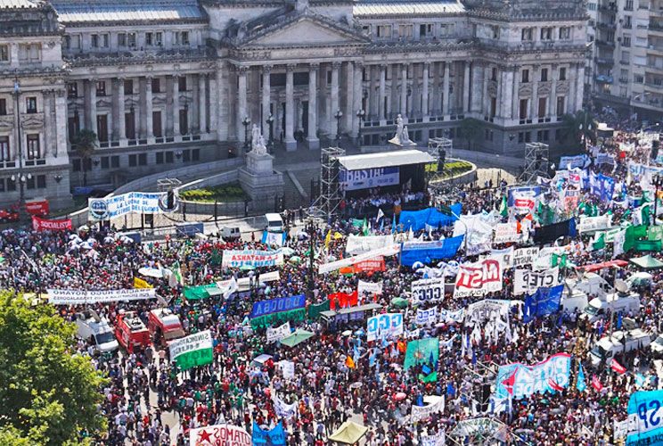 En Facebook hay apoyo a la reforma laboral y rechazo a la ley jubilatoria