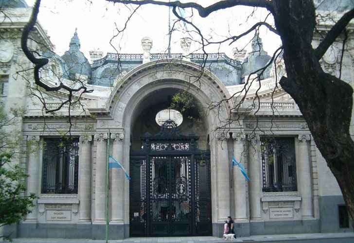 Nombran a dos embajadores más y ya llegaron a los 16 desde octubre