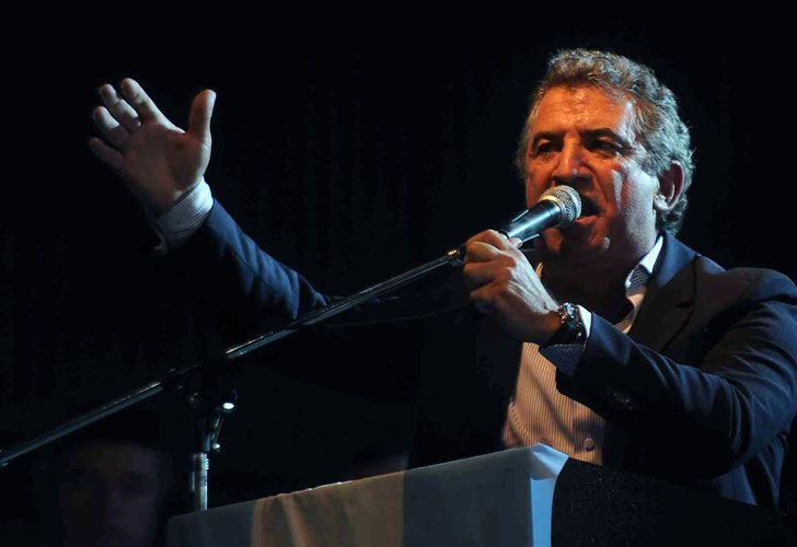Urribarri se viste de militante para ser bendecido