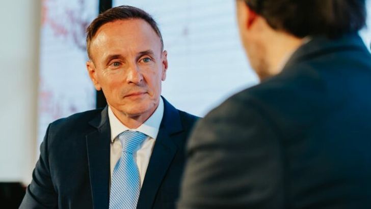 "Es imprescindible que la economía esté sana, no puede vivir con un pulmotor"