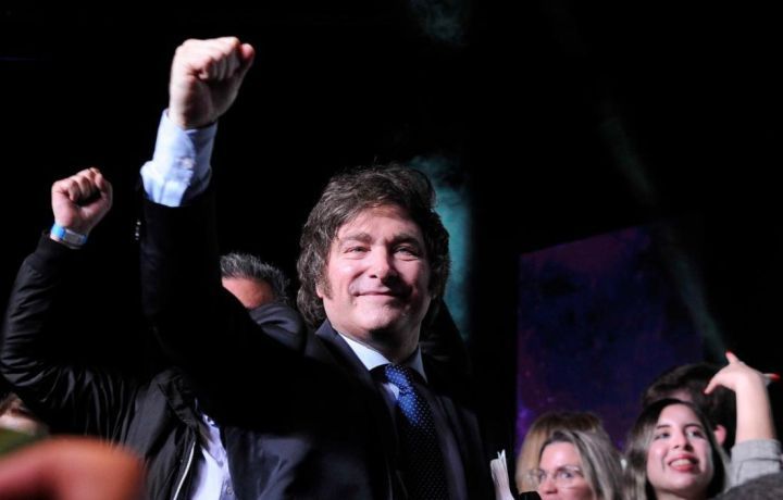 Milei supera a Massa y a Bullrich en la primera encuesta post PASO