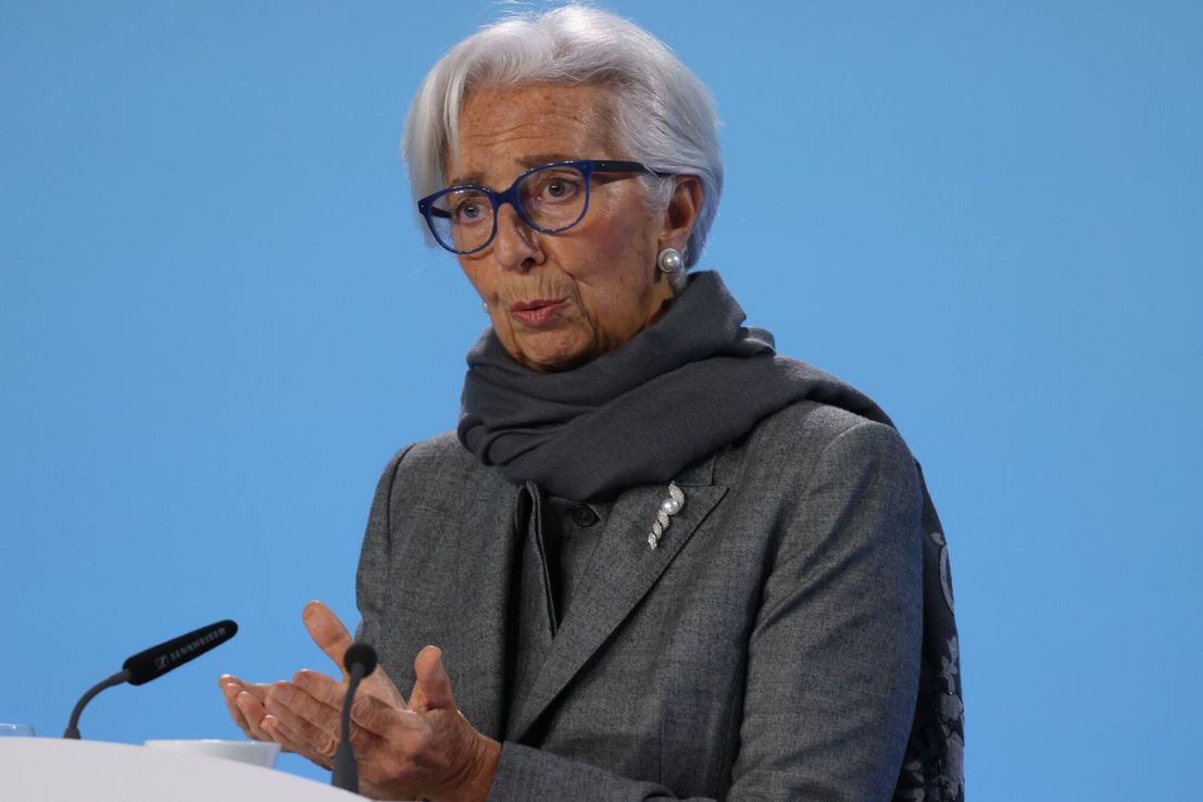 Lagarde dice que el BCE no puede comprometerse de antemano a recortes de tasas