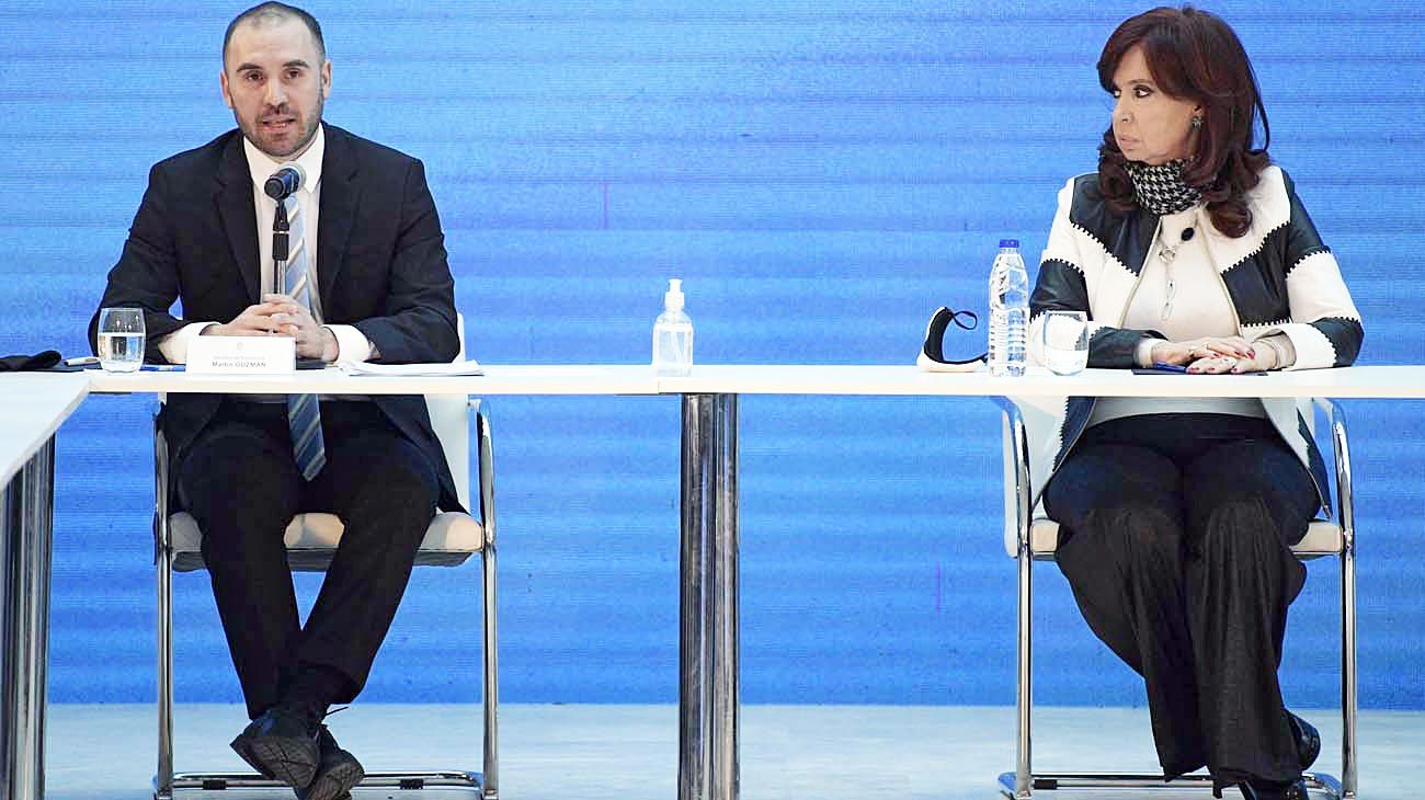 CFK marcó el rumbo económico de la campaña en una reunión con Guzmán