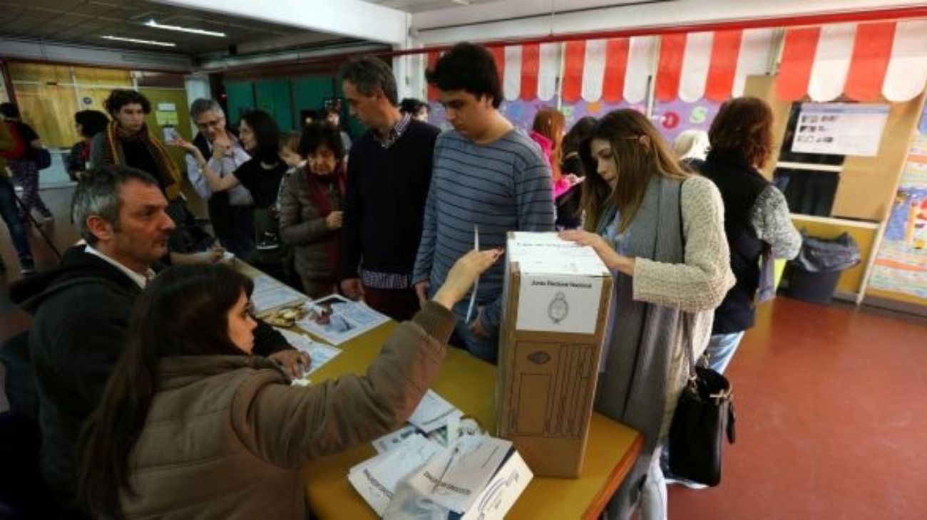 Oficialismo y oposición apuestan al voto del cheque en blanco