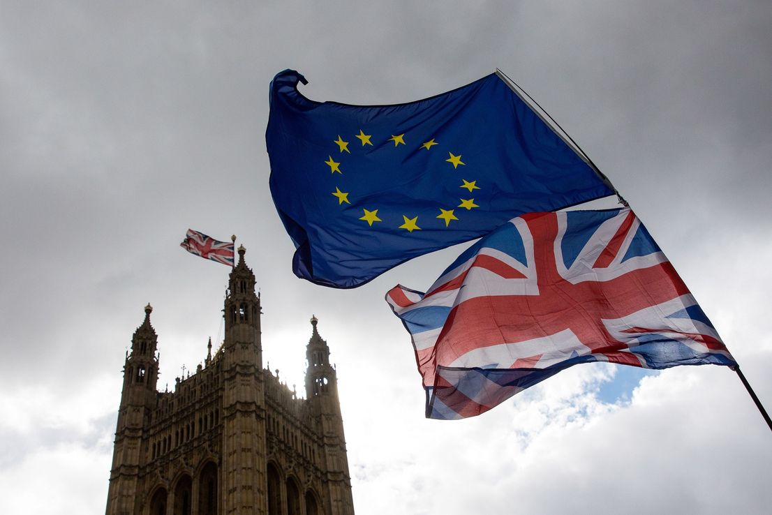Evasivas de May generan protesta parlamentaria muy británica