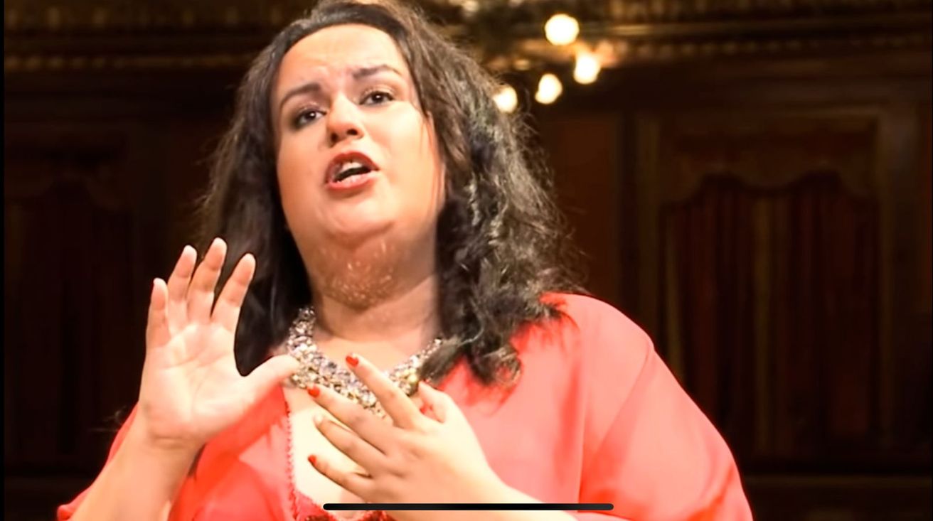 María Castillo de Lima, una mujer diversa: la voz soprano y tenor del Teatro Colón