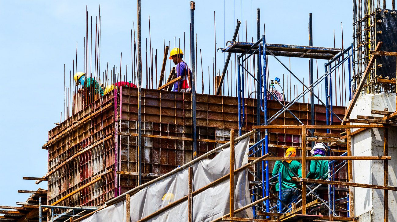 En abril, la construcción se desplomó un 75,6% y la industria, un 33,5%