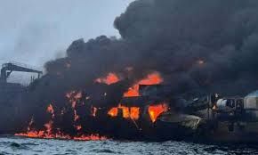 Impresionante explosión en el mar del Norte por el choque entre un barco carguero y uno petrolero