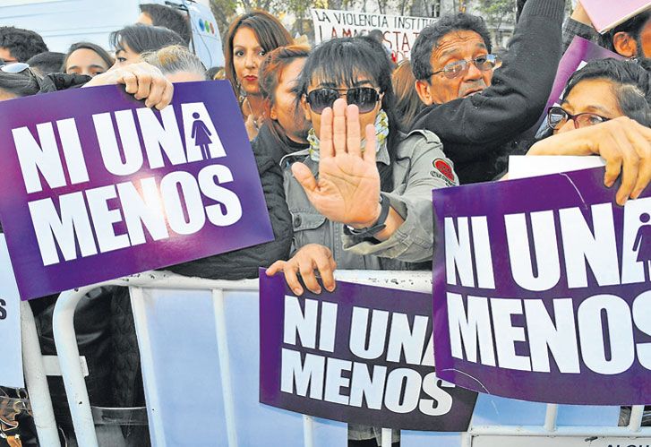 Vale menos porque es mujer
