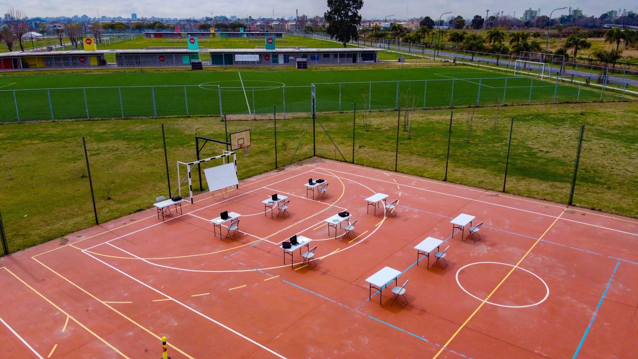 La Ciudad de Buenos Aires quiere clases en espacios públicos