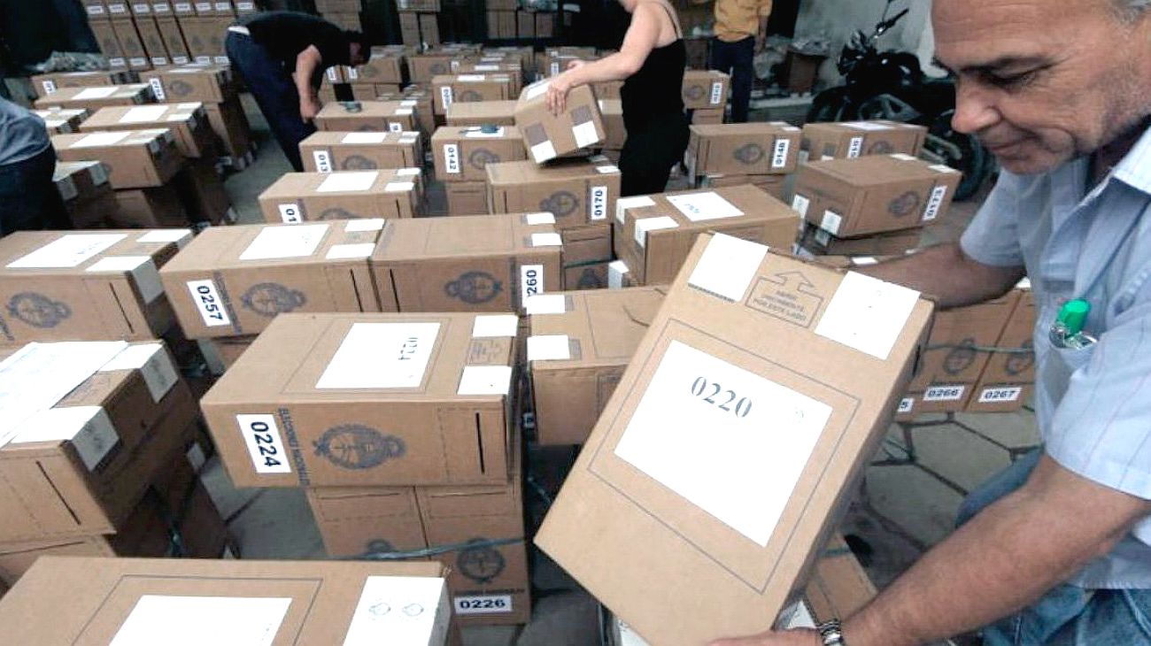 Distribuyeron cien mil urnas para la votación