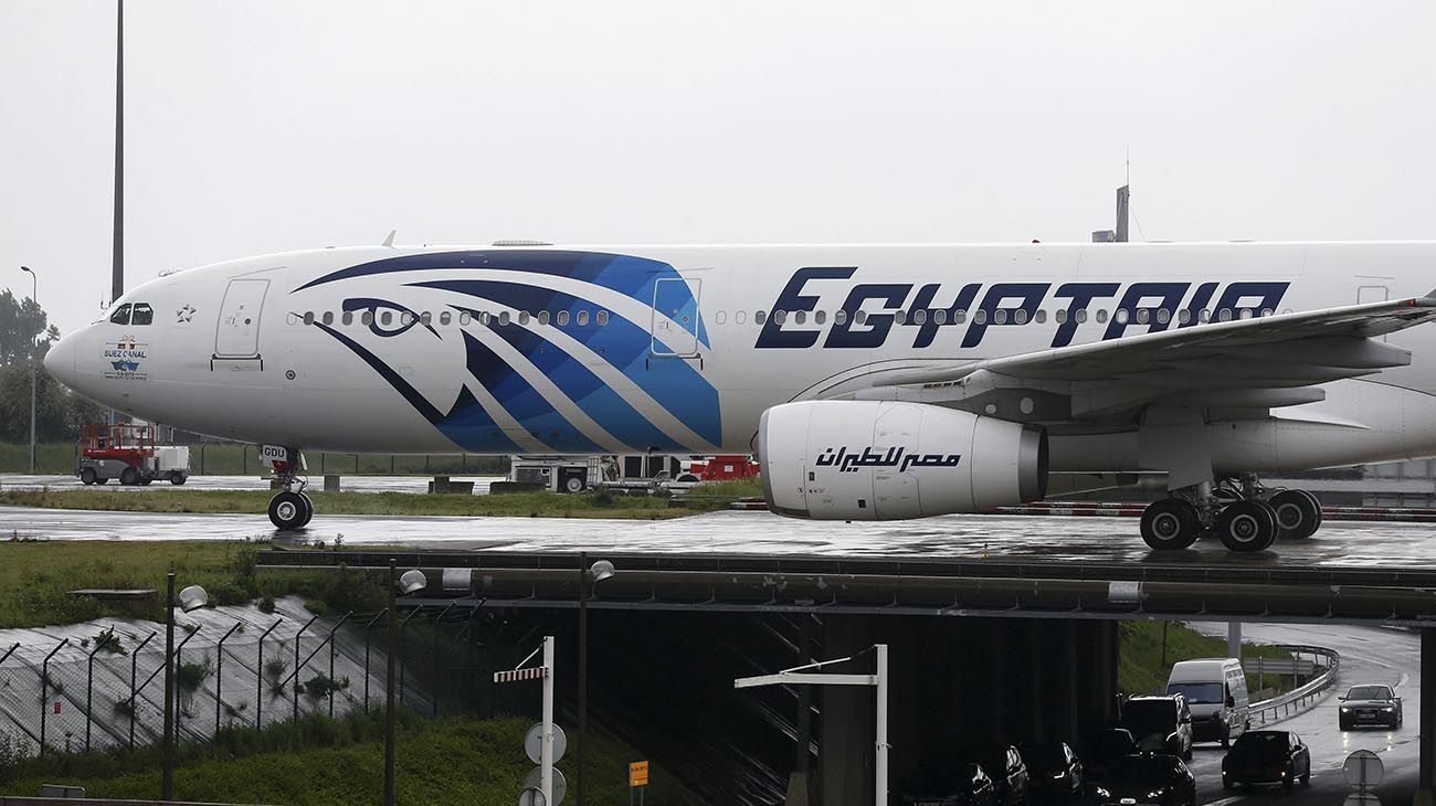 Descubren por qué se cayó el avión de EgyptAir en 2016 que dejó 66 muertos