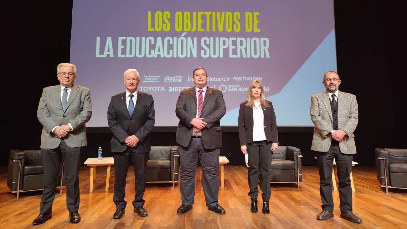 Rectores de universidades públicas debatieron sobre educación superior