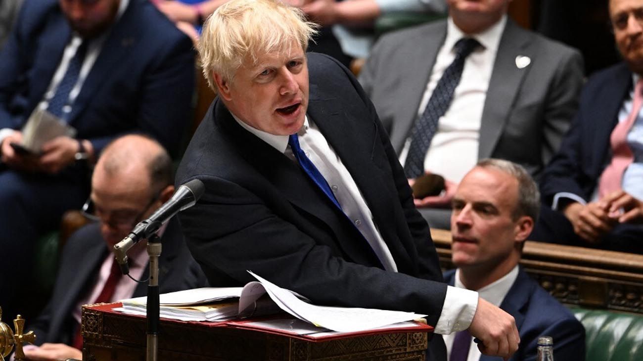 Crisis en el gobierno de Boris Johnson: masiva renuncia de sus funcionarios tras un nuevo escándalo sexual