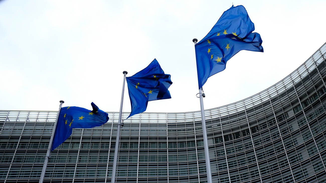 Unión Europea aprueba nuevas normas para grandes tecnológicas de Estados Unidos