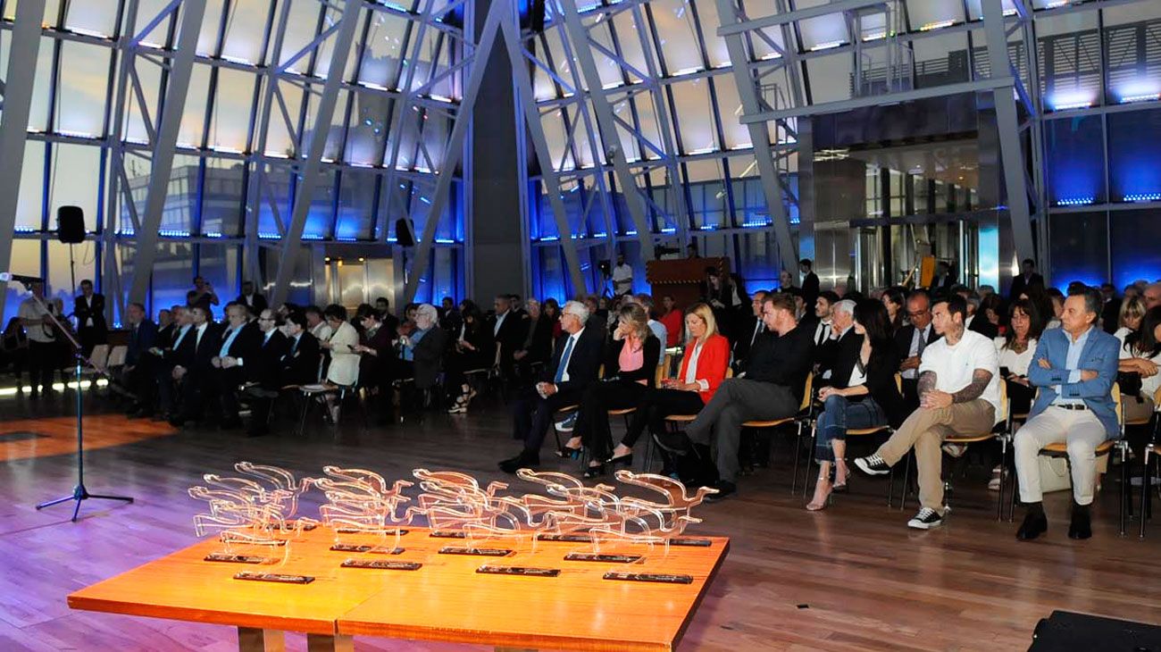 La entrega de Premios Perfil bajo la cúpula azul del CCK