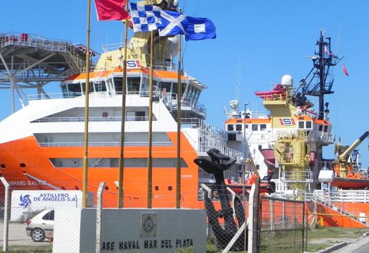 Un "barco pirata" navega en aguas argentinas