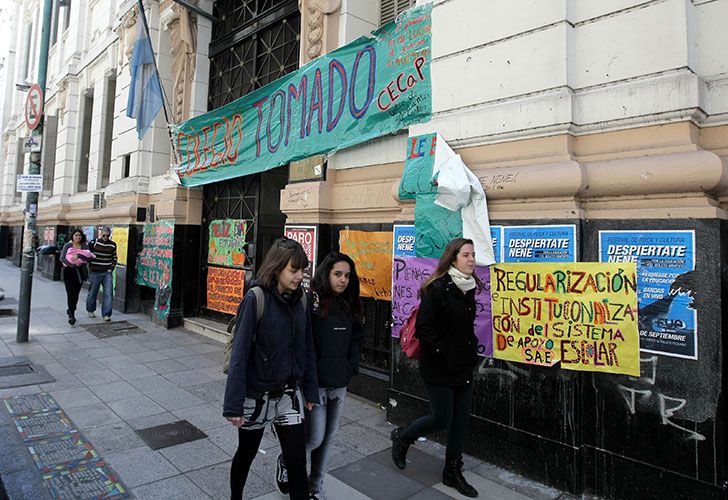 Denuncian robos y vandalismo en las escuelas tras las tomas