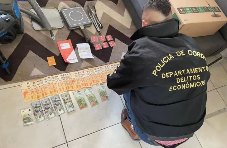 Acusan a una banda de 26 personas por estafas con plásticos falsos de Naranja X