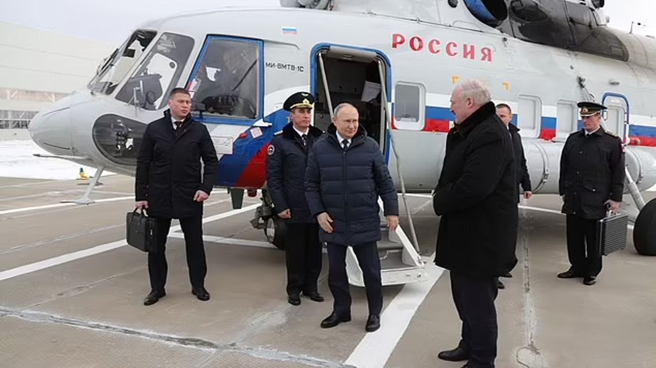 El ex espía que lleva el "maletín nuclear" de Putin está grave tras un misterioso ataque a balazos