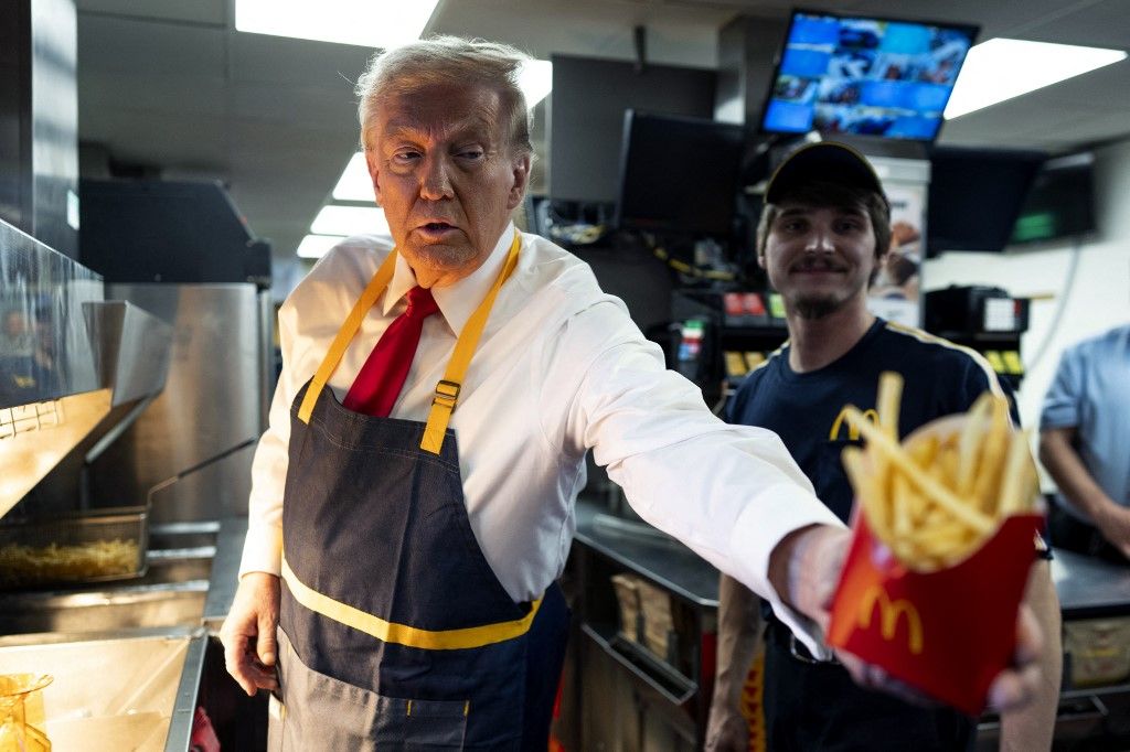 Donald Trump se vistió de empleado de McDonald's para desacreditar a Kamala Harris
