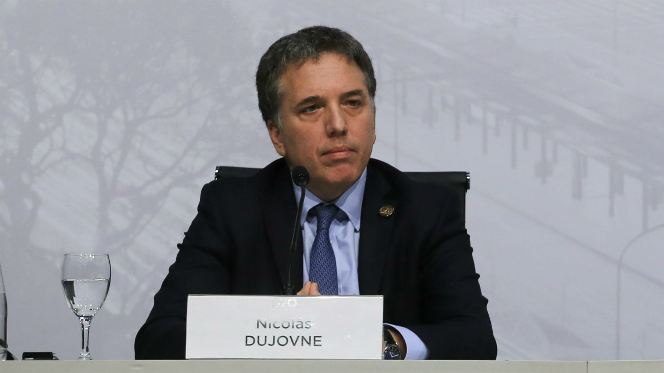 Para Nicolas Dujovne, los cuadernos de las coimas "pesarán en el crecimiento de este año"