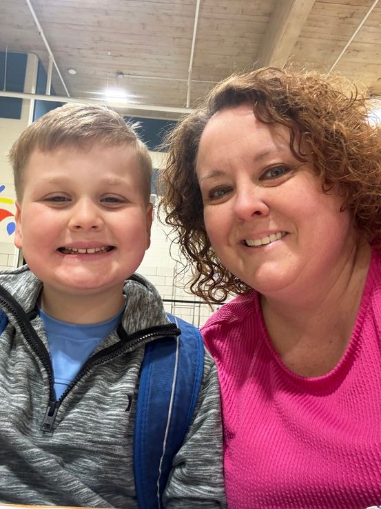 Estados Unidos: un nene usó el celular de su mamá para comprar 70.000 chupetines