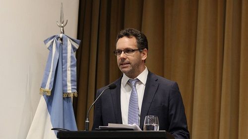 Dos escenarios explican cómo será vivir en la era de la “banda cambiaria”