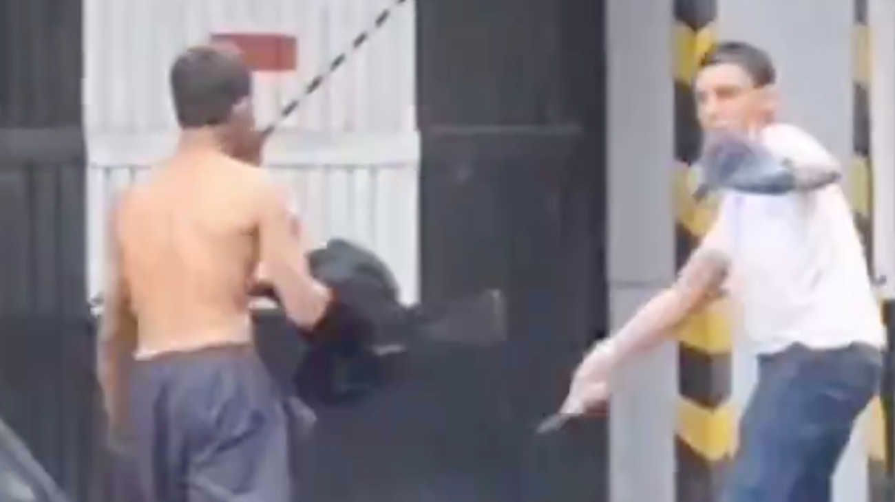 Video: brutal pelea con cuchillos en Constitución a plena luz del día