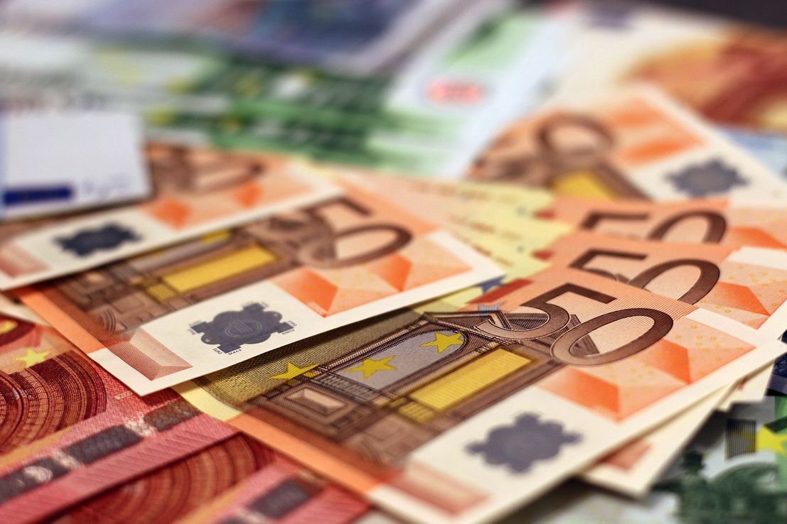 A cuánto cerró el euro blue hoy, lunes 13 de abril