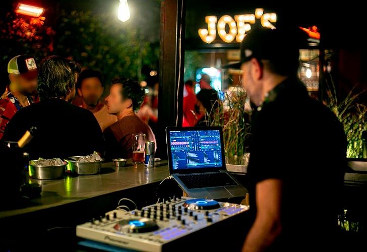 Buscan mitigar emisión de ruidos en los bares y locales gastronómicos