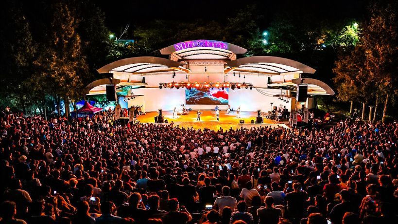 Mina Clavero reunió a más de 4.500 personas en el multitudinario show de Los Tekis