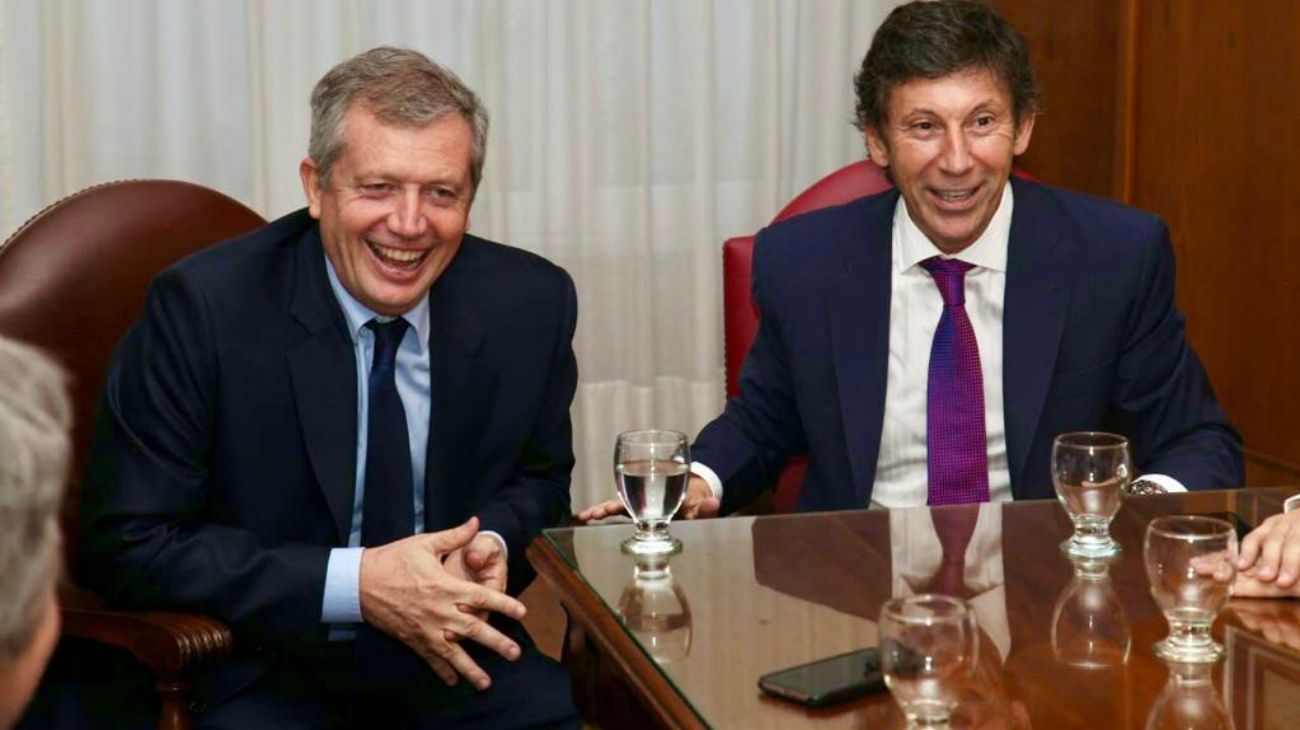 Monzó camina la Provincia junto a un sector de la UCR