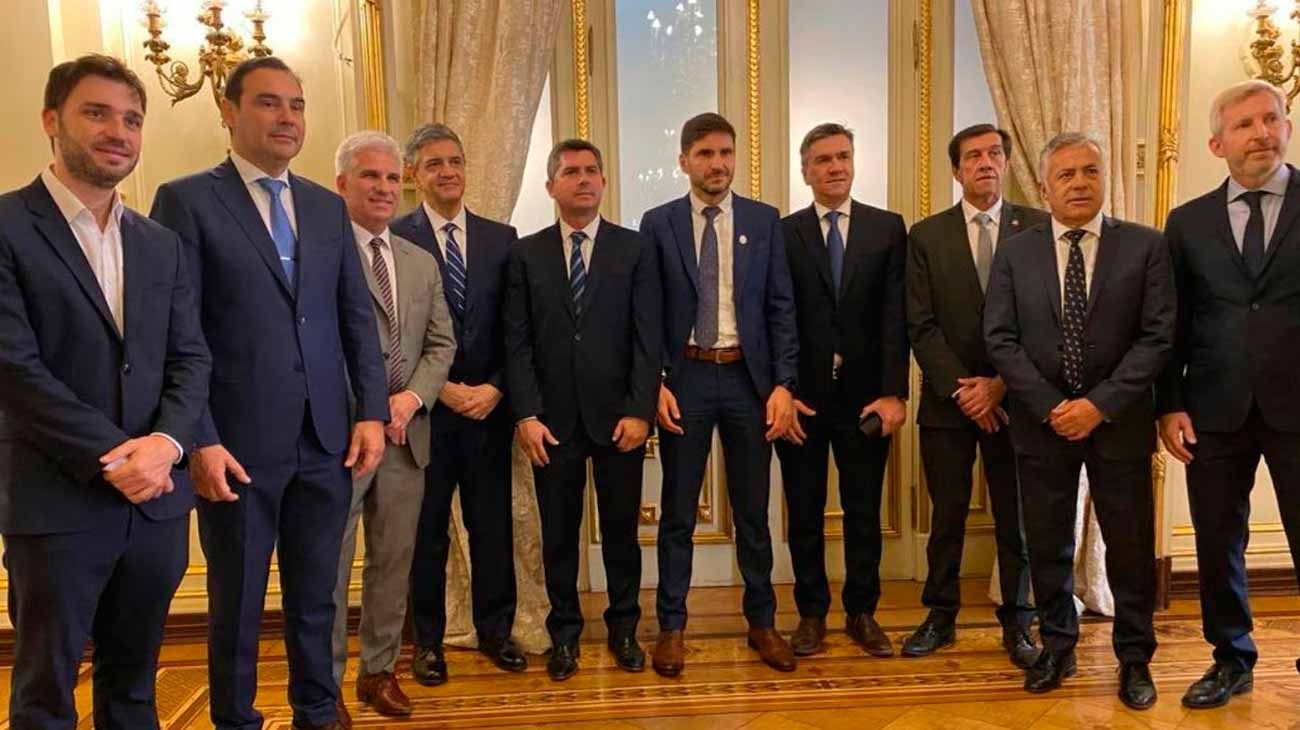 La curiosa encuesta que revela si los votantes prefieren que un gobernador sea como un capitán, un médico o un padre